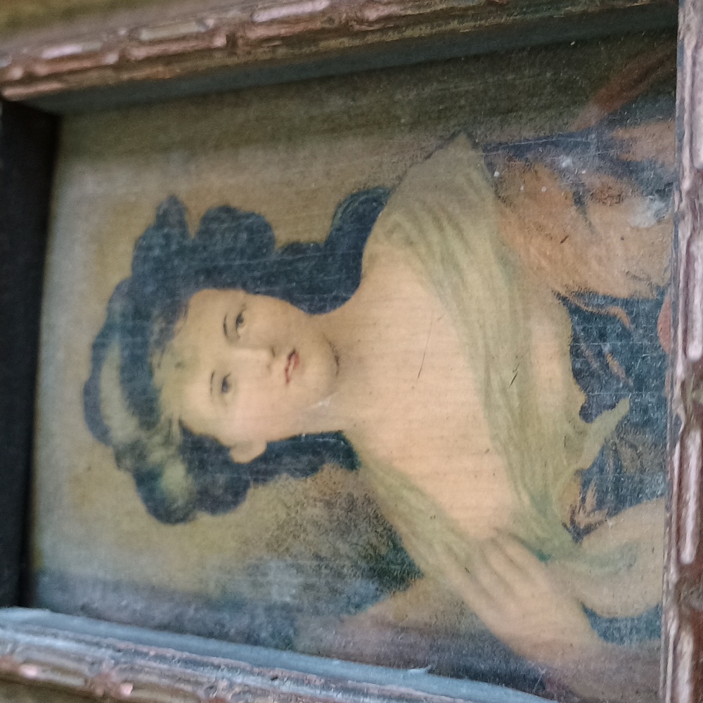 Antique Pair of Small Picture Frames with Vintage Artwork Size 4" x 5" Woman - Picture 2 of 5
